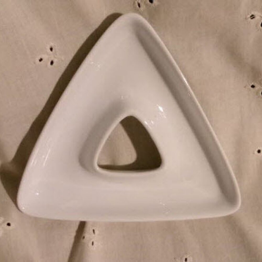 BIA Cordon Bleu ~ 6 oz Porcelain Triangle Dish